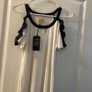 🆕Chaser White and black Cold Shoulder Top adorable ruffles. medium